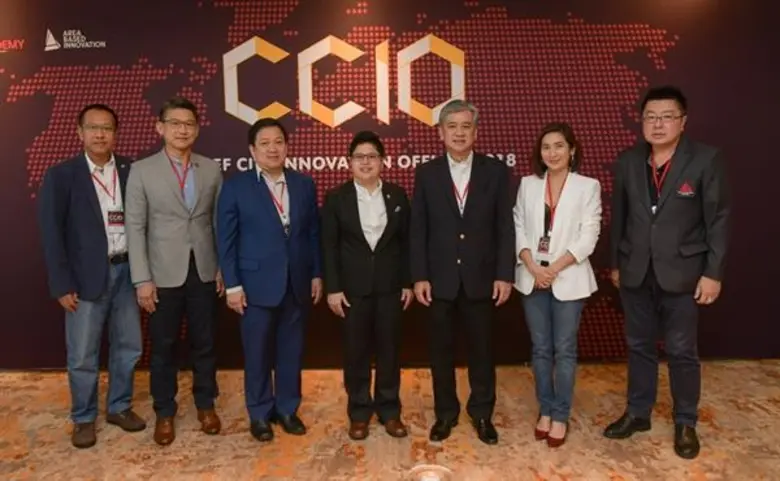 ดร.กริชผกา บุญเฟื่อง (ที่ 4 จากซ้าย) รองผ...