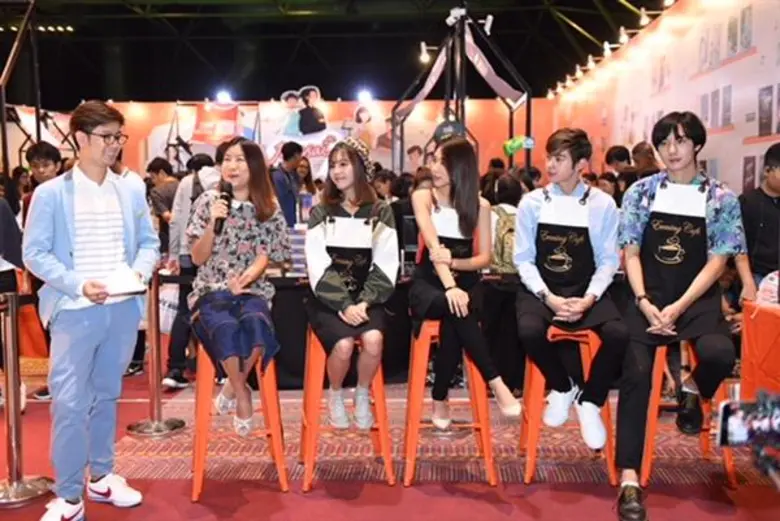 “กัน-เบนซ์” นำทีมนักแสดงร่วมเปิดตัวภาพยนตร์กับนิยาย “Sugar cafe' เปิดตำรับรักนายหน้าหวาน”