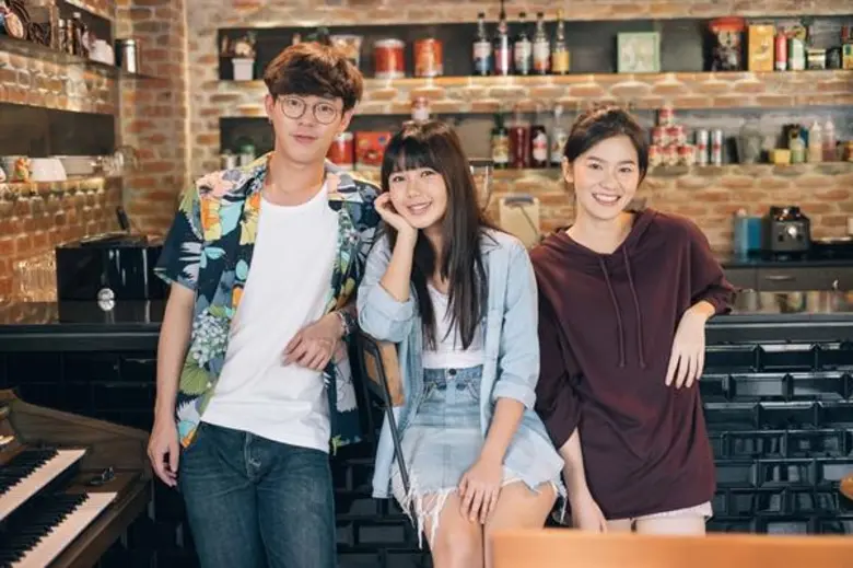 ผ่านงานแสดงภาพยนตร์มาหลากหลายบทบาทจนได้รั...