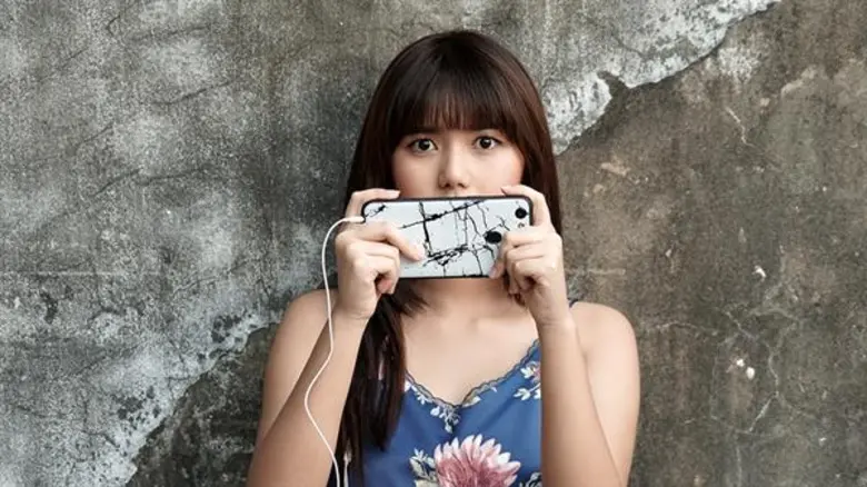 “พลอย ศรนรินทร์” กับบทบาทที่โตขึ้นใน “ผีโทรศัพท์” เพิ่มดีกรีการแสดง เสน่ห์แรงกว่าทุกเรื่อง