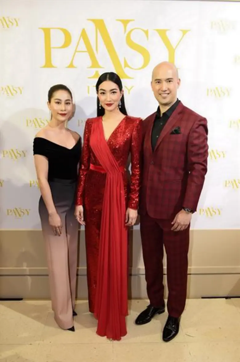 “กันต์-ขวัญ-จั๊กจั่น-ลีเดีย” ร่วมยินดี “แพนเค้ก – เขมนิจ” เปิดตัว “แป้งแพนซี่” สุดหรู