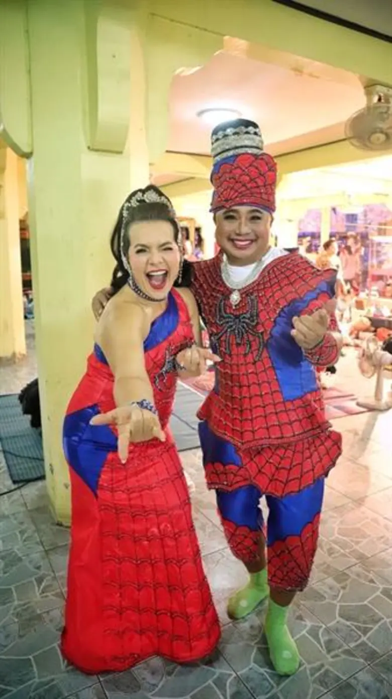 ทีวีไกด์: รายการ “แหม่ม บ๊อบ Let’s go” พาบุกหลังม่าน “ลิเกซูเปอร์ฮีโร่”