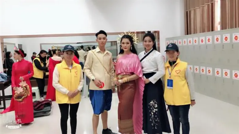 ศิษย์เก่า ม.ศรีปทุม ชลบุรีเป็นตัวแทนของประเทศไทยแข่งขันมัคคุเทศก์ คว้ารางวัลรองชนะเลิศอันดับที่ 2