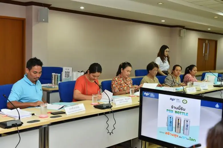 ม.สงขลานครินทร์ ตรัง จับมือร้านเครื่องดื่มในจังหวัดตรัง รณรงค์ใช้ขวดน้ำแทนแก้วน้ำพลาสติก