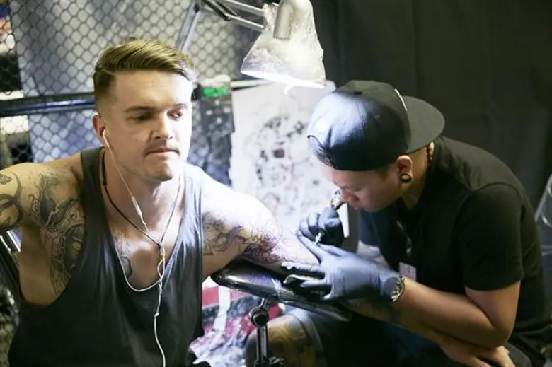 ไม่พลาด ไม่พัง เคล็ดลับง่าย ๆ ถ้าอยากเป็น “ช่างสักคิวทอง จองคิวข้ามปี”