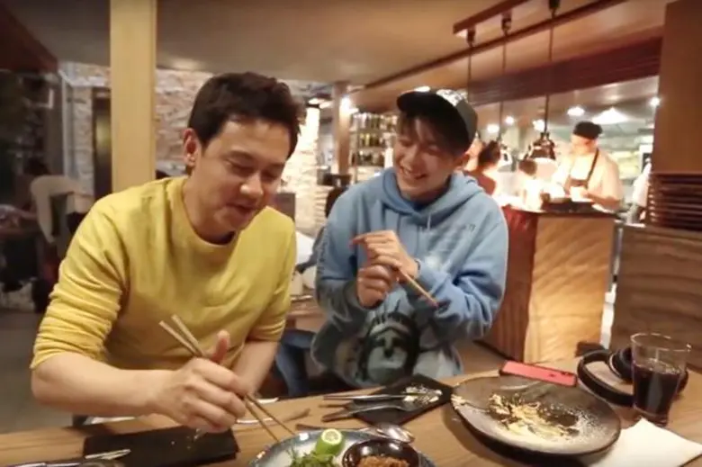 ทีวีไกด์: รายการ "หนีเที่ยวกัน" กินต่อไม่รอแล้วนะ!! “ฟลุค&ลี&อชิ” บุกร้านต้องห้าม..พลาด