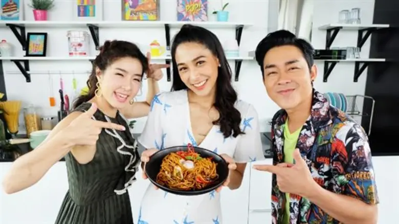 ทีวีไกด์: รายการ “ระเบิดครัว” ขำสุดขั้วกับ “บูม สุภาพร”