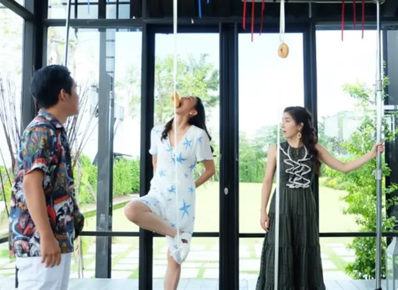 ทีวีไกด์: รายการ “ระเบิดครัว” ขำสุดขั้วกับ “บูม สุภาพร”