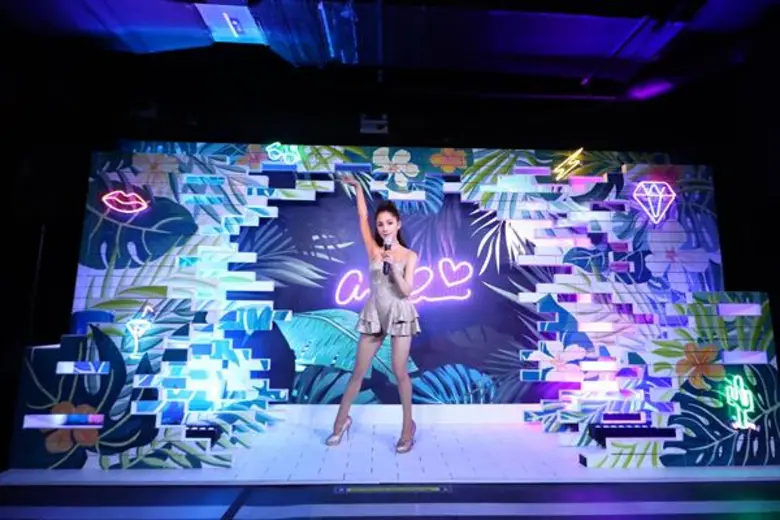 ถึงไทยแล้ว! เผยโฉมหุ่น Ariana Grande ณ มาดามทุสโซ กรุงเทพฯ  พร้อมฉาก แสง สี เสียง ตามธีมการแสดงอันโด่งดังจากงาน American Music Awards 2016