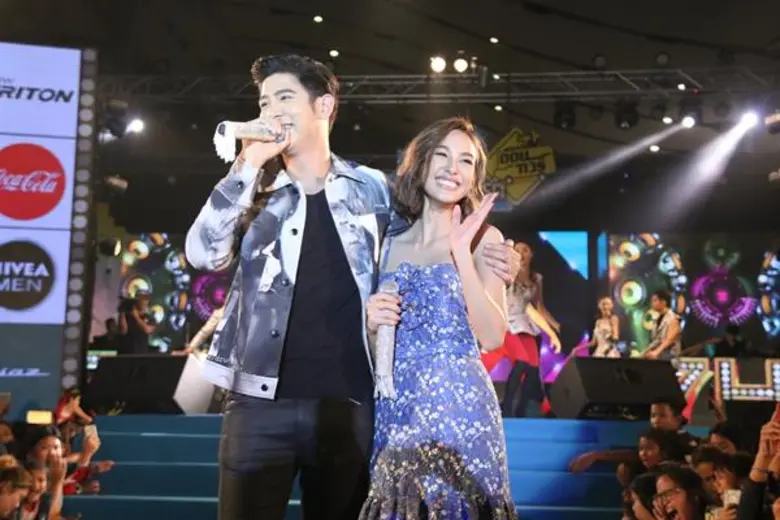 ช่อง 7HD ส่งคาราวานนักแสดงจัดเต็มเรียกเสียงกรี๊ดสนั่น ใน “7 สีคอนเสิร์ต ออนทัวร์” ศูนย์การค้าฟิวเจอร์พาร์ค