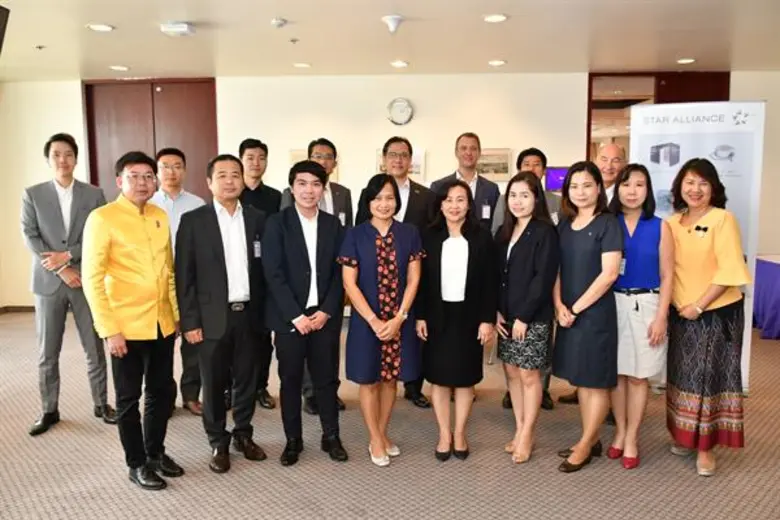 นายกรกฏ ชาตะสิงห์ (แถวหลังที่ 5 จากซ้าย) ...