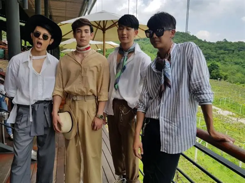 สองหนุ่มพิธีกร "นิค–คุณาธิป ปิ่นประดับ แล...