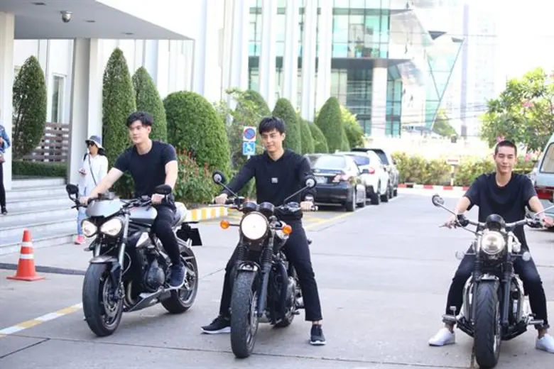 สองผู้จัดฯ คนเก่ง ตฤณ เศรษฐโชค และ ทิพย์-...