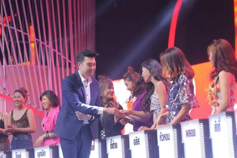 ทำเอาสาวโสดทั้ง 30 คนบนโพเดี่ยม ต่างพากัน...