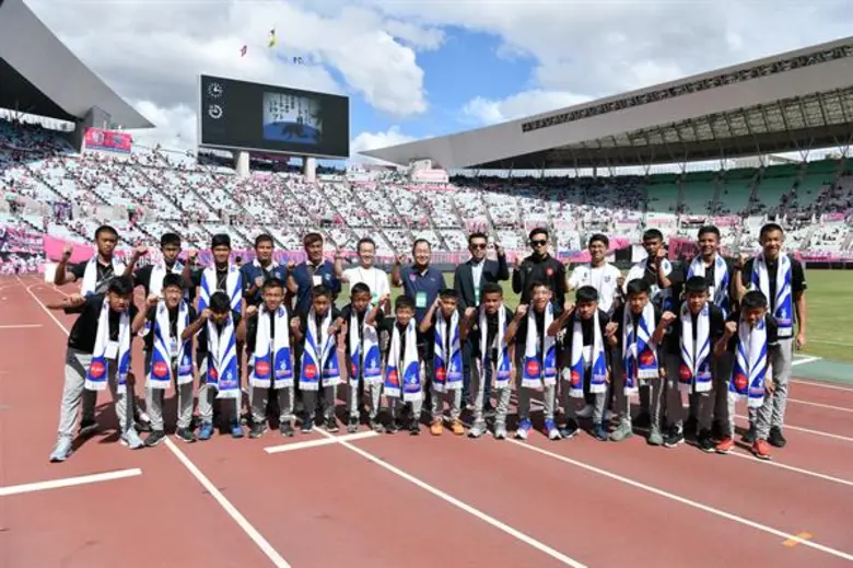 นายกิตติศักดิ์ จิรภาสุขสกุล (แถวหลัง ที่4...