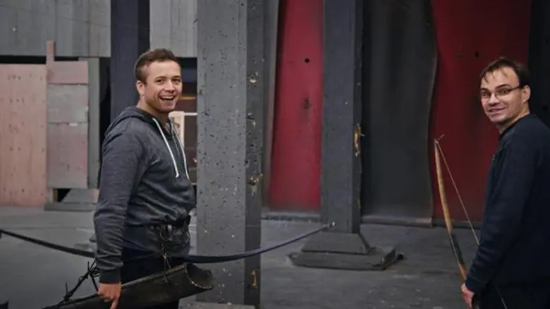 Movie Guide: “ทารอน อีเกอร์ตัน” ใส่เต็มฝึกยิงธนูจริง ผาดโผนสุดสมจริง สมเป็นปฏิวัติใหม่ “ROBIN HOOD” 2018