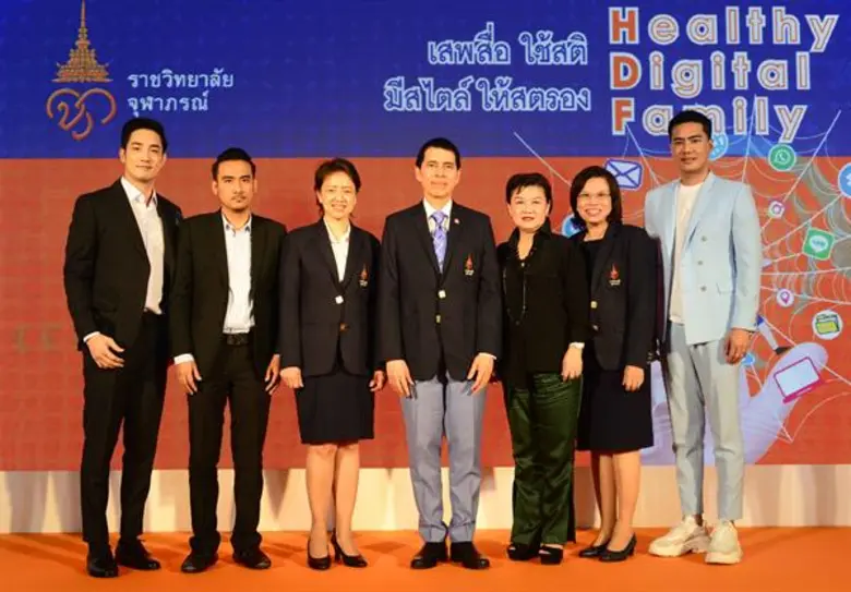 ศาสตราจารย์ นายแพทย์นิธิ มหานนท์ เลขาธิกา...