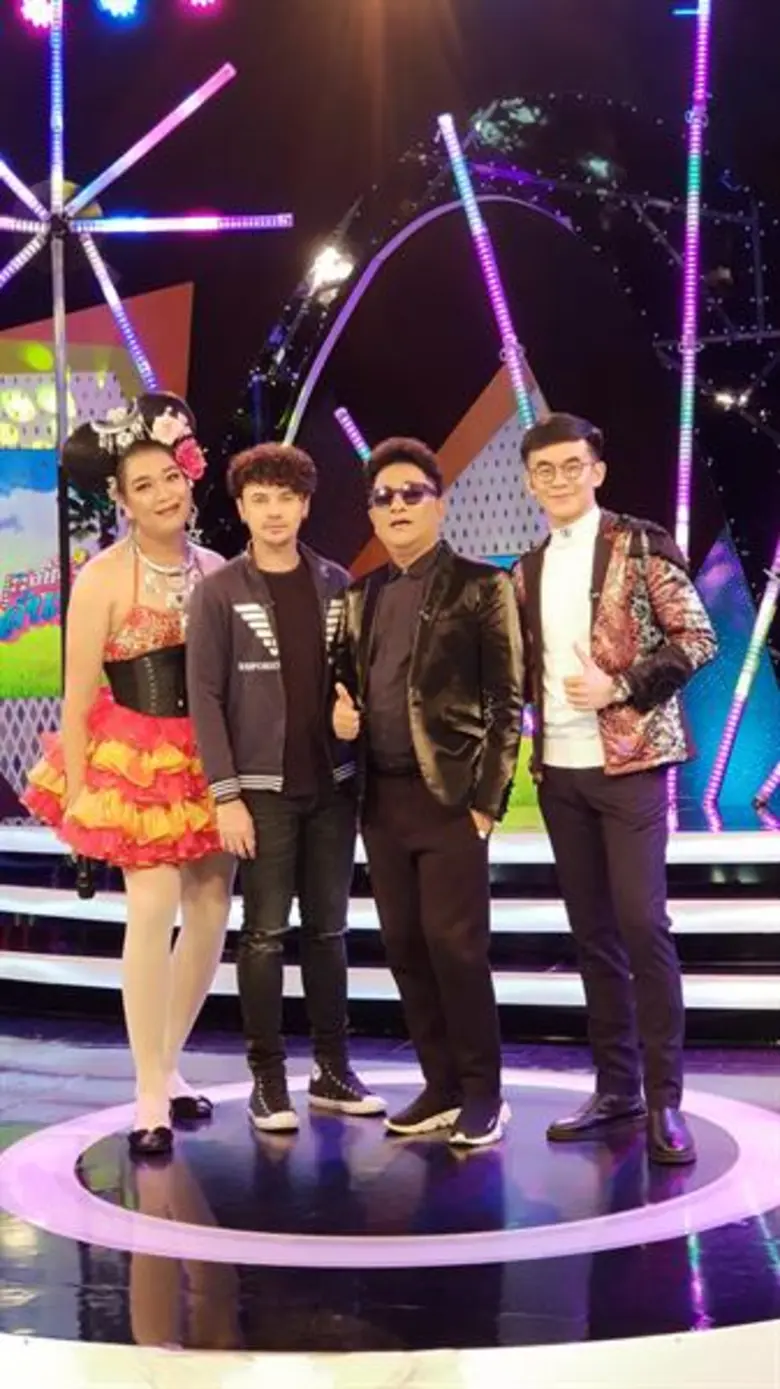 ทีวีไกด์: รายการ “เฮสนั่น ลั่นทุ่ง” พบกับโชว์เพลงฮิตจาก “เอกชัย ศรีวิชัย” พร้อมโชว์ดีงามจาก “ไพศาล” พระเอกโนราห์ ในรายการ “เฮสนั่น ลั่นทุ่ง”