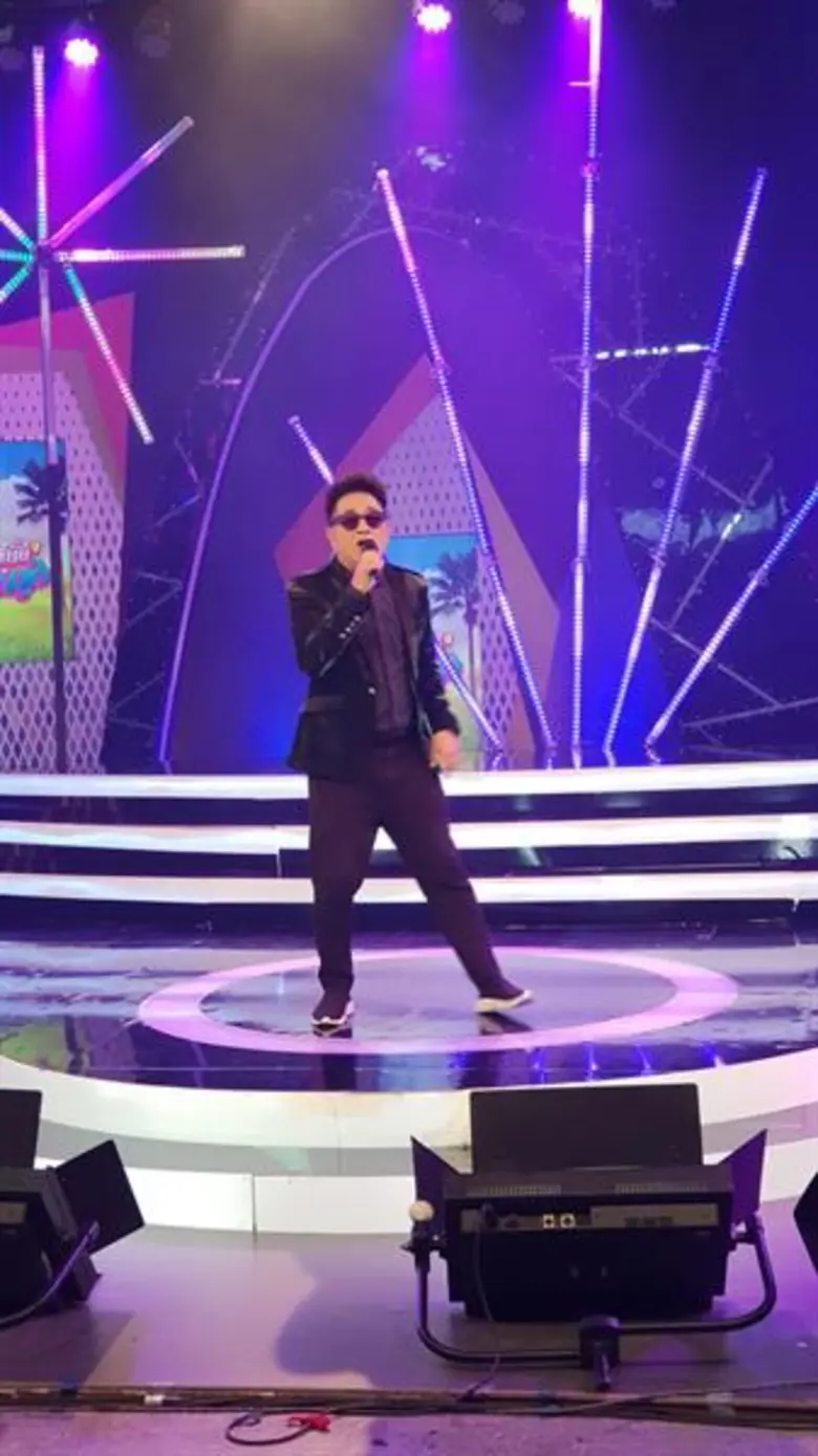 ทีวีไกด์: รายการ “เฮสนั่น ลั่นทุ่ง” พบกับโชว์เพลงฮิตจาก “เอกชัย ศรีวิชัย” พร้อมโชว์ดีงามจาก “ไพศาล” พระเอกโนราห์ ในรายการ “เฮสนั่น ลั่นทุ่ง”