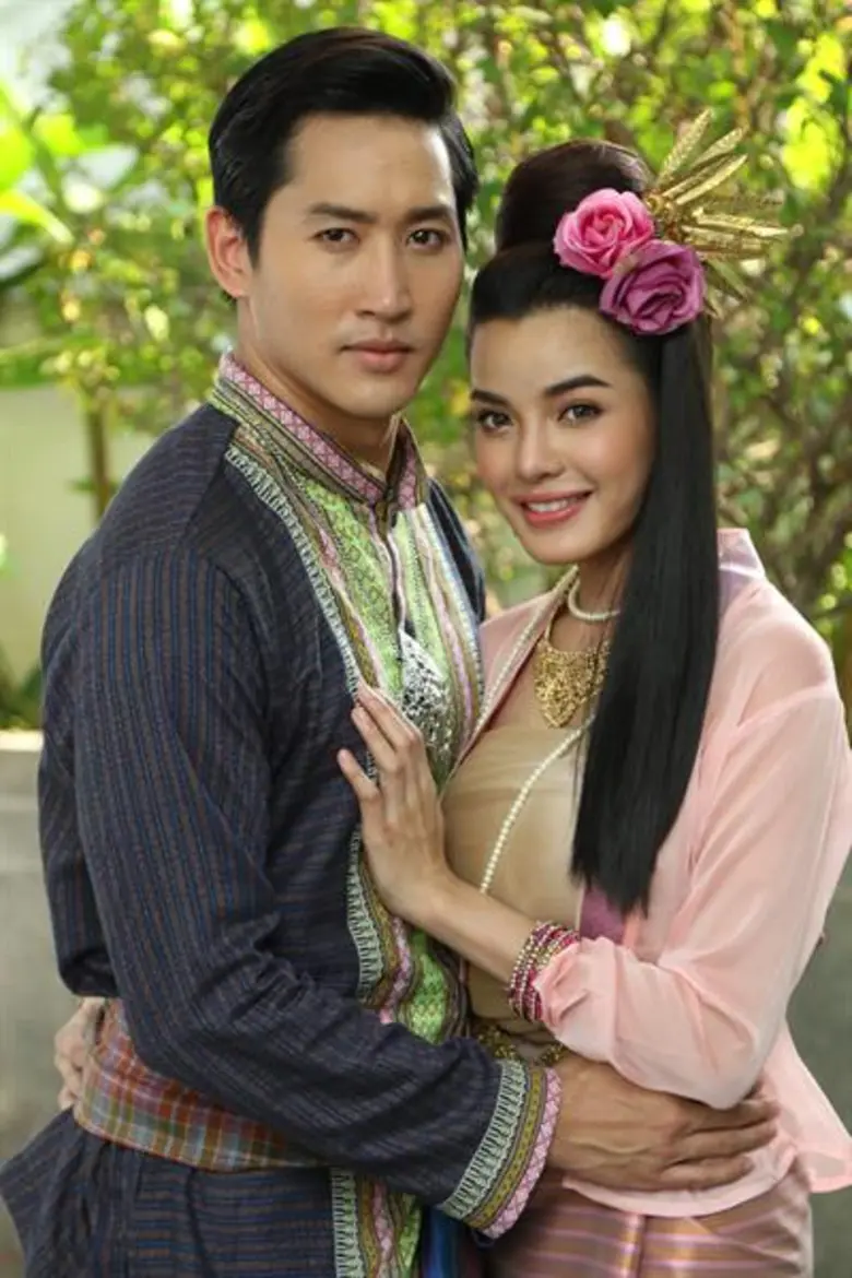 “ช่อง 8” ส่งละครฟอร์มยักษ์ “ซิ่นลายหงส์” ลงจอ ดึง “ไนกี้-ใบเตย-จูน-ขนมจีน” ประชันฝีมือ!!!