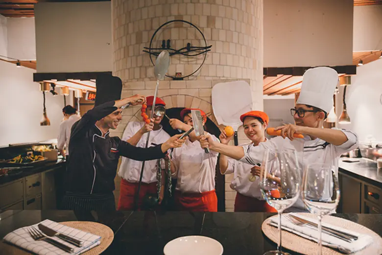 สร้างสีสันให้ค่ำคืนวันเสาร์มีชีวิตชีวาถึงขีดสุดกับ VERO Live! โปรโมชั่นล่าสุดจากห้องอาหารอิตาเลี่ยน VERO Trattoria & Wine Bar	