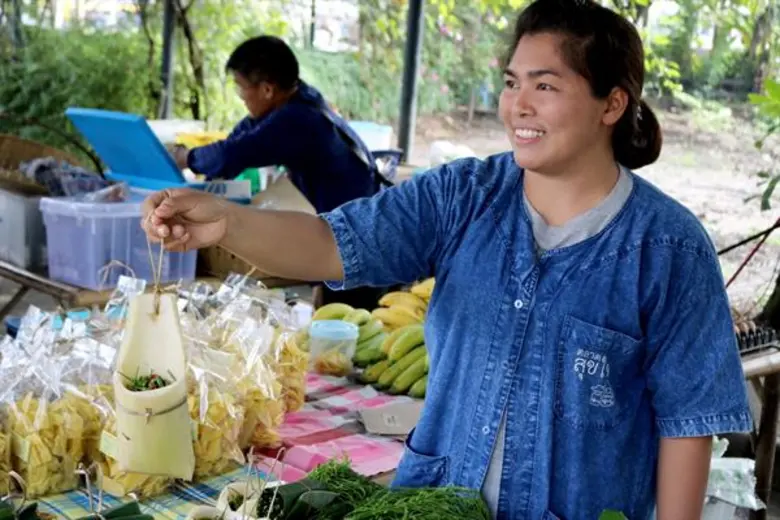 ตลาดสุขใจ Kick Off : Go Green รวมพลังรักษ์โลก