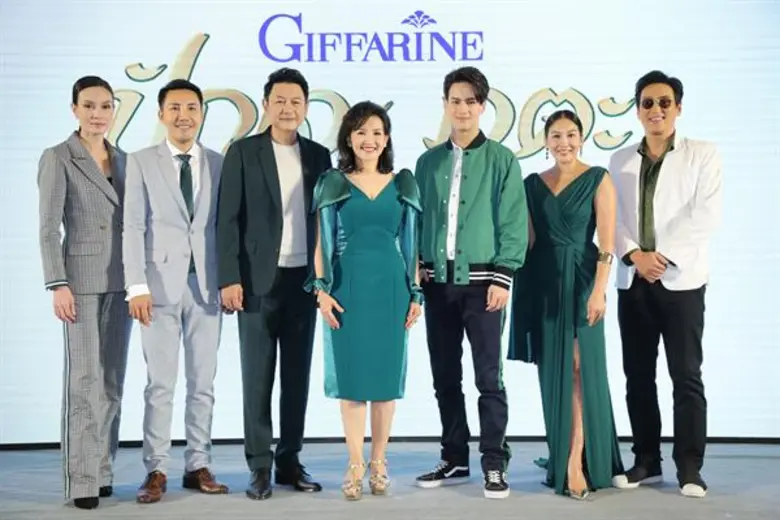 แพทย์หญิง นลินี ไพบูลย์ ประธานกรรมการ พร้...