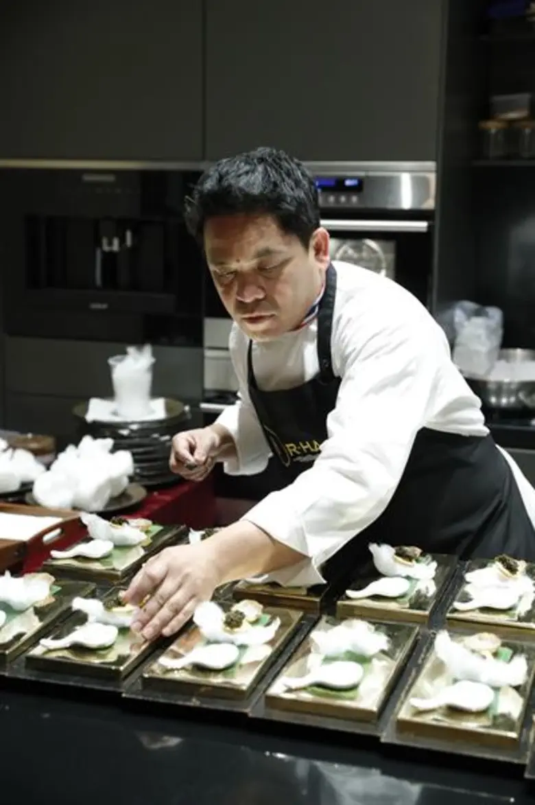  'สันติบุรี เดอะ เรสซิเดนเซส’ ร่วมกับ ร้านอาหาร (R.HAAN) และ ร้านคิตะโอจิ (KITAOHJI) ถ่ายทอดคอนเซปต์ 'CONNOISSEUR OF PLEASANT LIVING’ ผ่านอาหารจานพิเศษบอกเล่าลึกซึ้งถึงทุกรายละเอียดความสุข