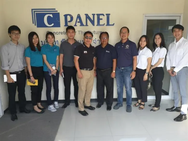 นายสมภพ ศักดิ์พันธ์พนม (ที่ 5 จากซ้าย) ปร...