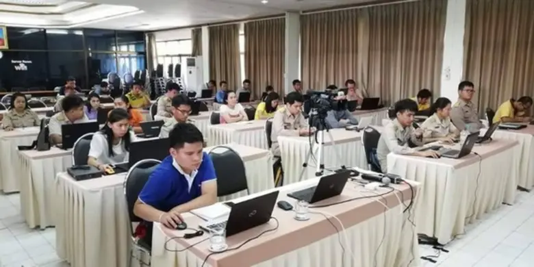 ดร.สุภัทร จำปาทอง เลขาธิการคณะกรรมการการอ...