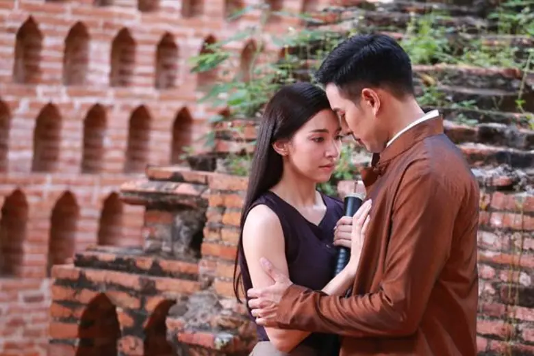 สกู๊ปละครปี่แก้วนางหงส์ วันแรก 31 ตุลาคม เวลา 20.20 น.ช่อง 3 “เกรท-เบลล่า”กอดใกล้ชิด เปิดฉาก “ปี่แก้วนางหงส์”