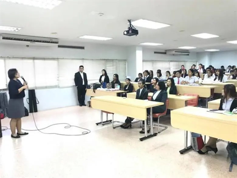 คณะศิลปศาสตร์ มหาวิทยาลัยศรีปทุม วิทยาเขต...