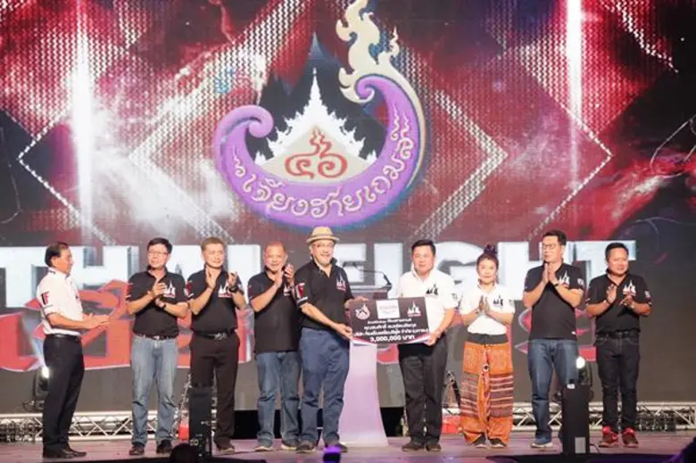 นายสมศักดิ์ อมรรัตนชัยกุล (แถวหน้า ซ้าย) ...