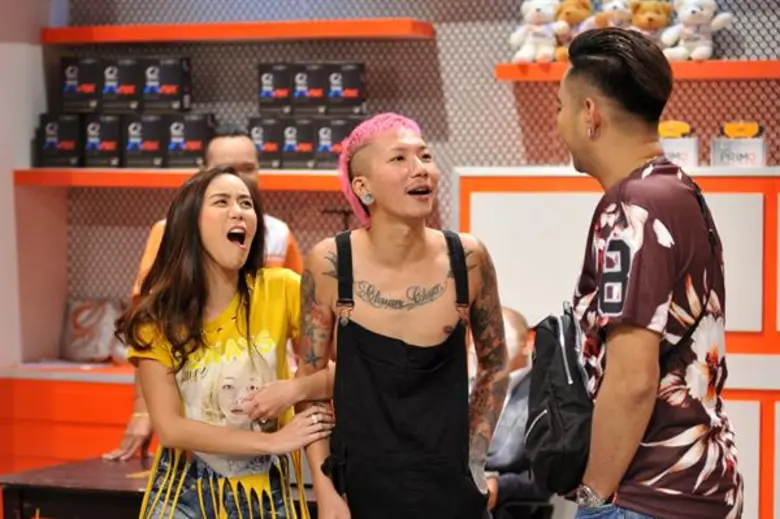 ทีวีไกด์: ซิทคอม “บริษัทฮาไม่จำกัด (มหาชน)” ตัวจริงว่าไง! “ขนมจีน - แจ๊ส” เล่นนอกบท เลิฟซีนจริงไม่พึ่งมุมกล้อง