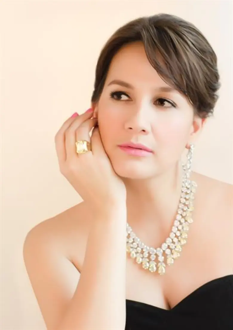 งานคอนเสิร์ตการกุศล "เพื่อนรัก นักร้อง เพื่อน้องรัก" ของสองเพื่อนซี้ เบคกี้-รมิดา รัสเซลล์ ผู้บริหาร บมจ.ไอ.ซี.ซี.อินเตอร์เนชั่นแนล กับ เจี๊ยบ-นนทิยา จิวบางป่า