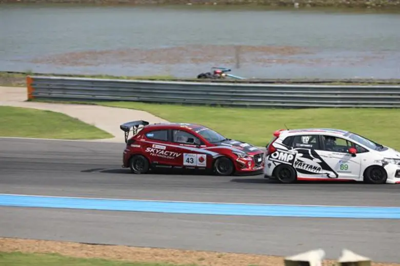 มาสด้า2 ประกาศศักดาคว้ารองชนะเลิศกีฬามอเตอร์สปอร์ต