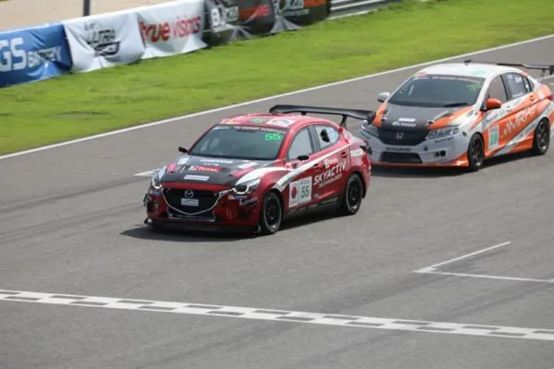 มาสด้า2 ประกาศศักดาคว้ารองชนะเลิศกีฬามอเตอร์สปอร์ต
