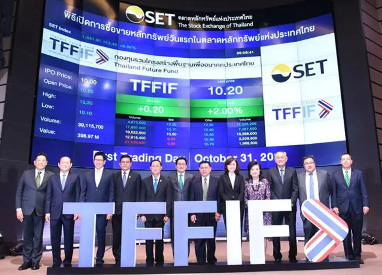 นายประภาศ คงเอียด (ที่ 4 จากซ้าย) ผู้อำนว...