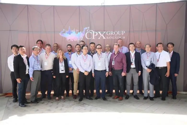 นายสมคิด เวคินวัฒนเศรษฐ์ (แถวหน้าที่ 6 จา...