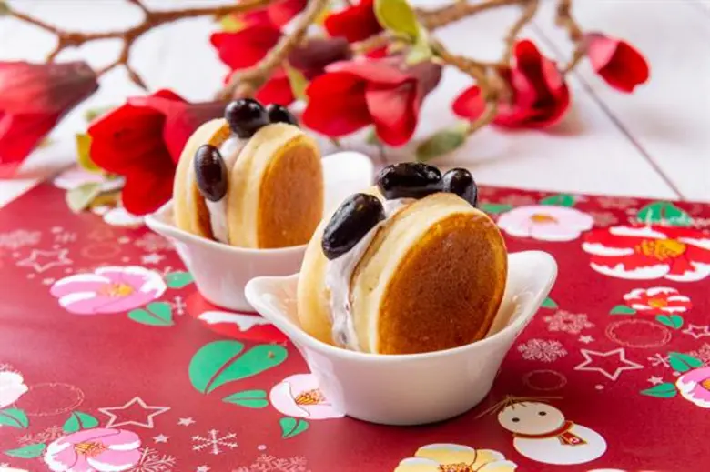 อัพ แอนด์ อะบัฟ บาร์ ฉลองเทศกาลแห่งความสุขกับชุดน้ำชายามบ่ายชุดพิเศษ “ซึบากิ”