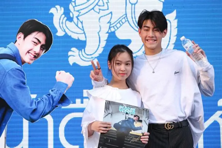 แฟนมโนกรี๊ดคอแตก! ร่วมชม MV แรกของ "เจ้าขุน" เล่นให้กับ  "น้ำดื่มสิงห์" ในเพลง "ใกล้" ร้องโดย "โต้ง ทูพี"