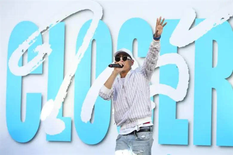 แฟนมโนกรี๊ดคอแตก! ร่วมชม MV แรกของ "เจ้าขุน" เล่นให้กับ  "น้ำดื่มสิงห์" ในเพลง "ใกล้" ร้องโดย "โต้ง ทูพี"