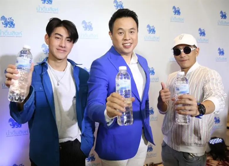 “น้ำดื่มสิงห์” อัดบิ๊กแคมเปญบุกตลาดน้ำดื่มโค้งสุดท้ายปลายปี ส่ง “เจ้าขุน” แบรนด์อินฟลูเอนเซอร์คนล่าสุด ประเดิม MV แรก เจาะใจวัยรุ่น เสริมทัพการ์ตูนลิขสิทธิ์ระดับโลก “โพนี่” สานต่อตลาดครอบครัว