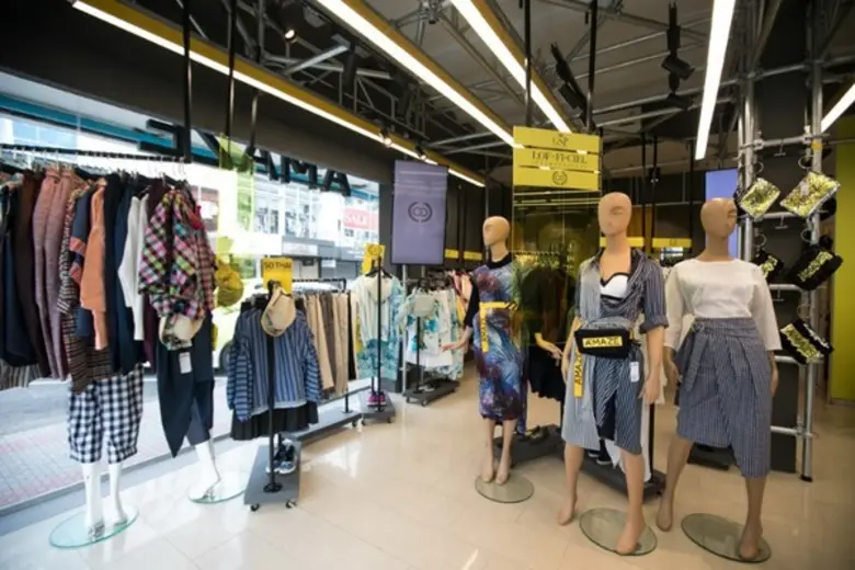 ประวรา เอครพานิช คลอดซีเลคมัลติแบรนด์สโตร...