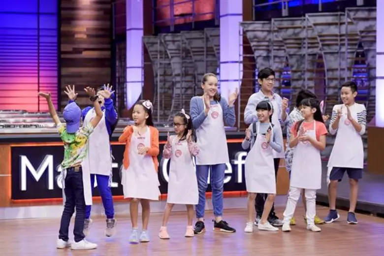 ทีวีไกด์: รายการ “มาสเตอร์เชฟ จูเนียร์ ประเทศไทย”  น้องๆ อึ้งทึ่งเสียว!! “เชฟป้อม-เชฟเอียน-พี่อิ๊งค์” จัดโชว์พิเศษเซอร์ไพร้ส