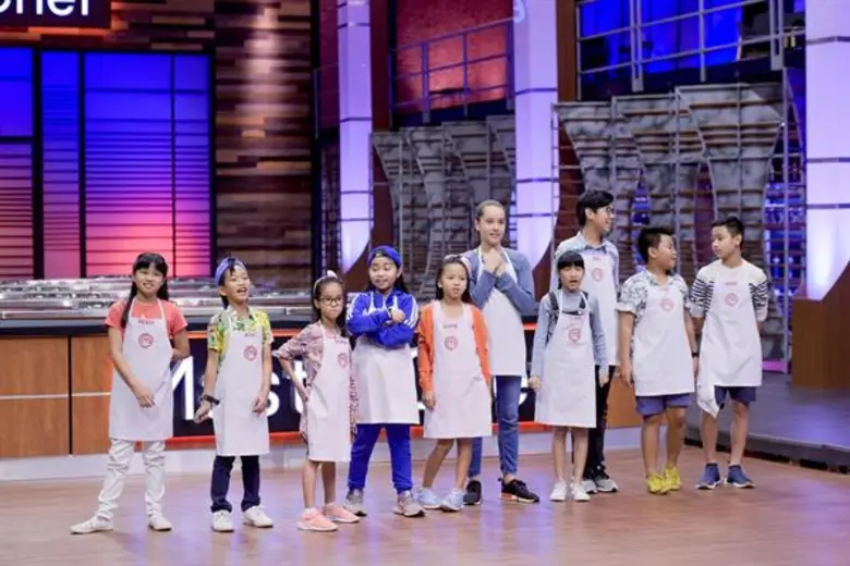 ทีวีไกด์: รายการ “มาสเตอร์เชฟ จูเนียร์ ประเทศไทย”  น้องๆ อึ้งทึ่งเสียว!! “เชฟป้อม-เชฟเอียน-พี่อิ๊งค์” จัดโชว์พิเศษเซอร์ไพร้ส