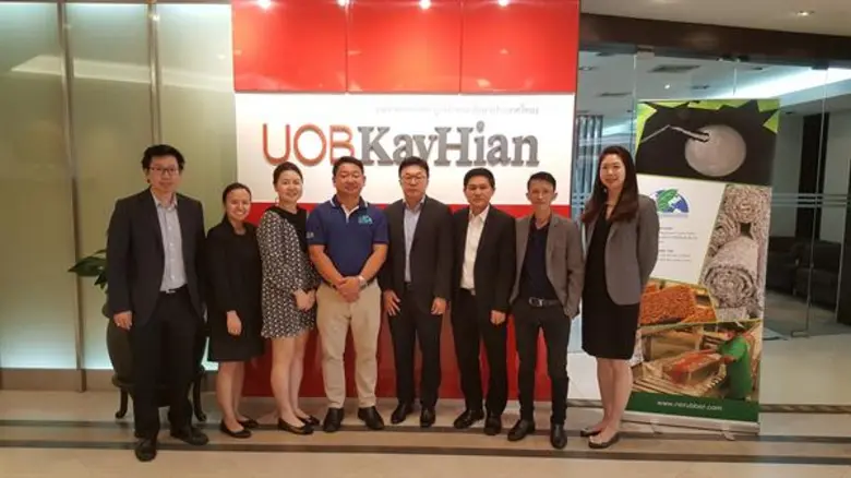 นายชูวิทย์ จึงธนสมบูรณ์ (ที่ 4 จากซ้าย) ป...