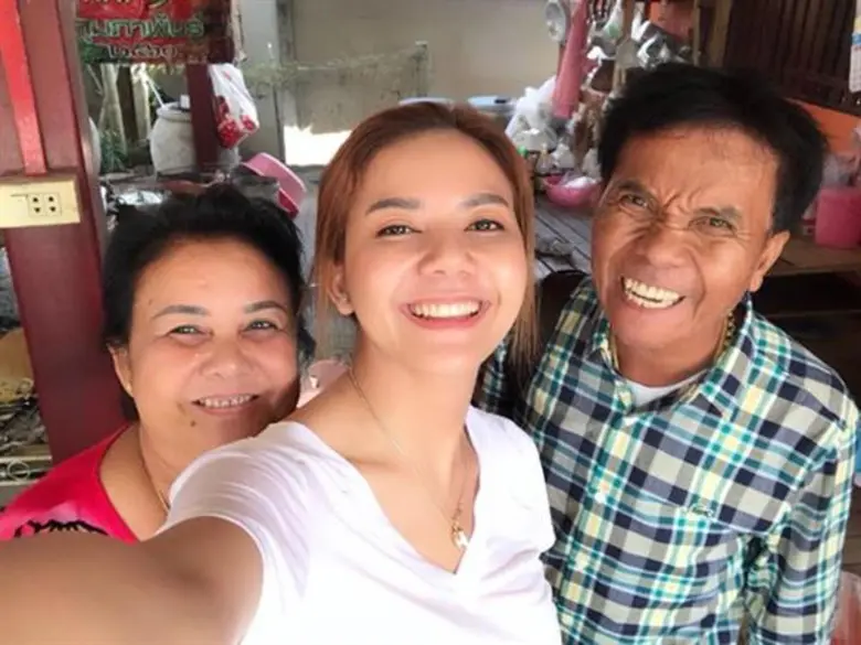 แม้จะถูกมองว่าเป็นลูกทุ่งสาวเซ็กซี่ ที่มี...