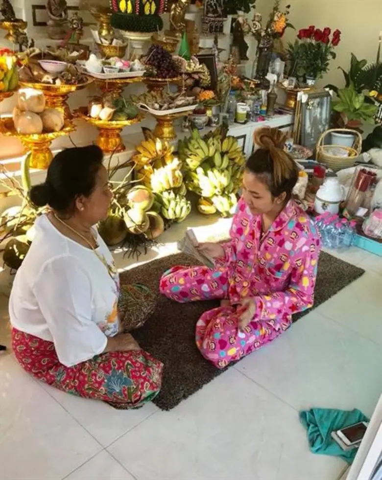 ลูกทุ่งสาวยอดกตัญญู จ๊ะ อาร์สยาม ให้เงินพ่อแม่เดือนละสองแสน!!