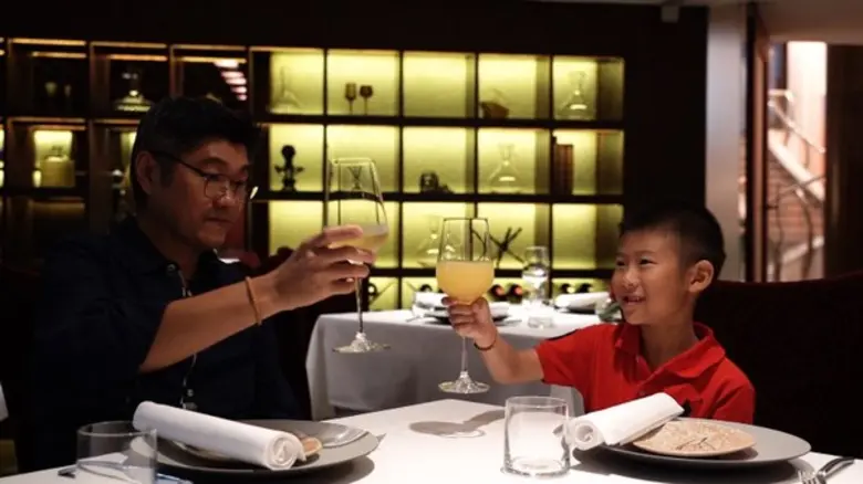 เปิดโลกความสนุกสุดพิเศษกับเชฟระดับอินเตอร์ในวันเด็กสากล ณ ห้องอาหารไฟร์เพลส กริลล์ แอนด์ บาร์ โรงแรมอินเตอร์คอนติเนนตัล กรุงเทพฯ